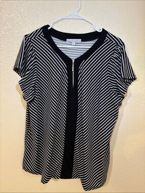Sweet Violet Striped Black & White Short Sleeve Top with Front Zip Size 2X